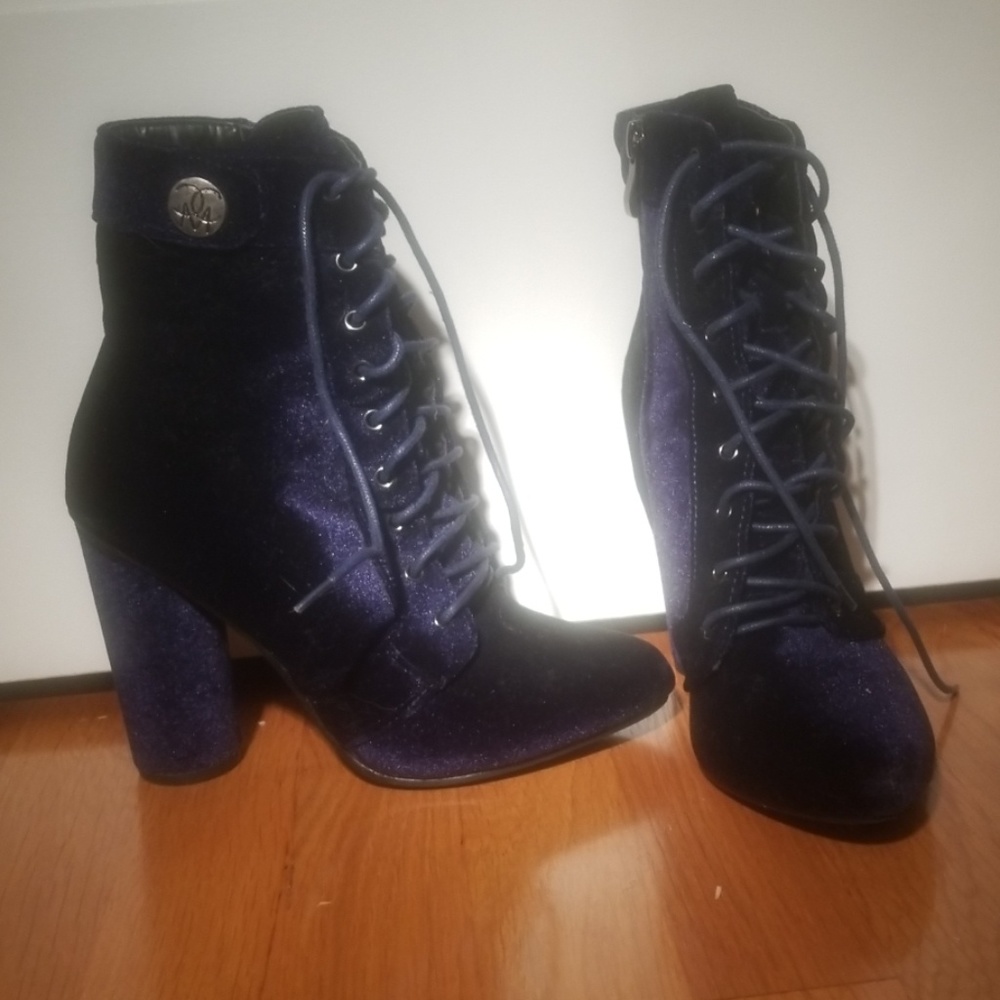 Sz 8 navy blue velvet ankle boots